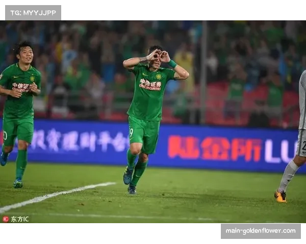 费耶诺德进攻组织层次清晰 前场小范围配合撕开防线 费耶诺德进攻组织层次清晰 前场小范围配合撕开防线